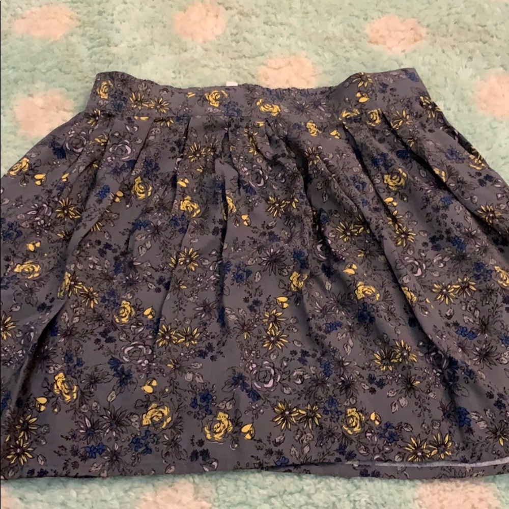 Women’s size s pleated frenchi skirt